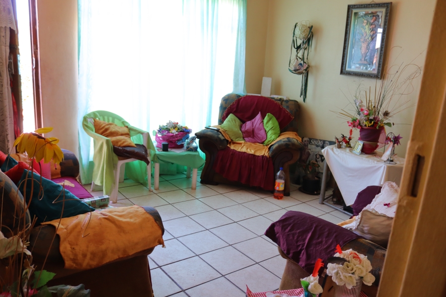 2 Bedroom Property for Sale in Louwville Western Cape